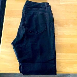 Women’s black skinny jeans